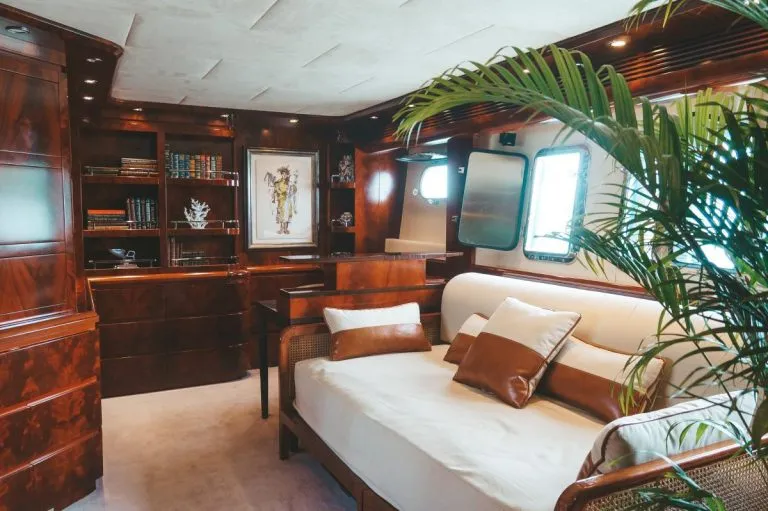 Astondoa 102ft - 18