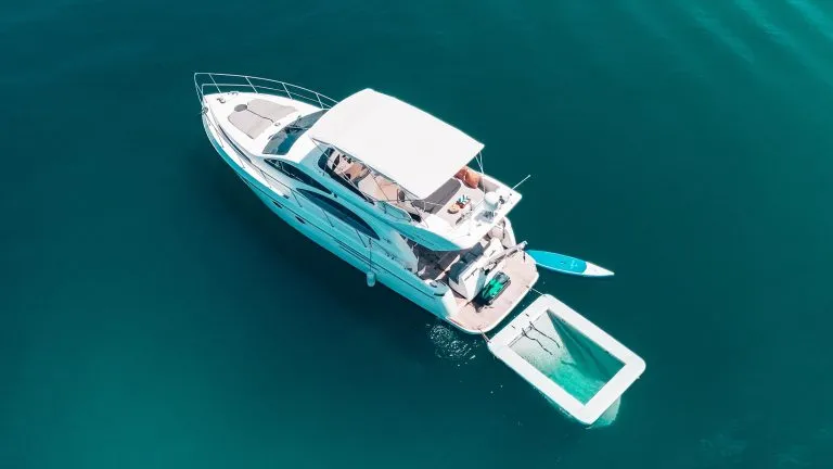 Azimut 46