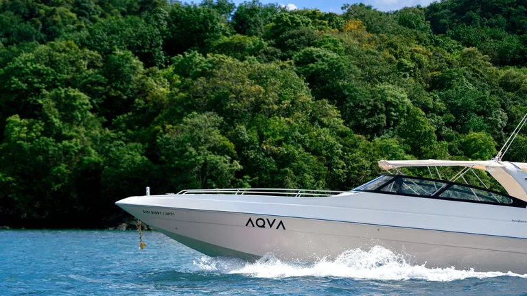 AQVA 37 — на ходу, крупный план