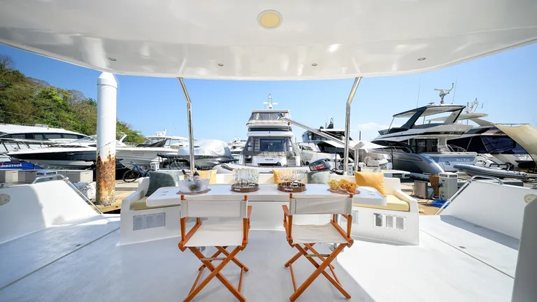 Bon Bon 52 — upper deck