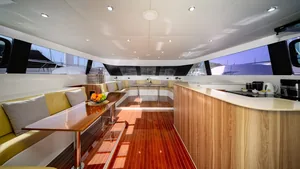 Bon Bon 52 — saloon