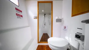 Bon Bon 52 — bathroom