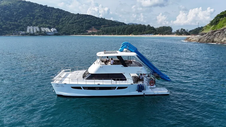 Fortuna 55 — off an island Fortuna 55 — off an island