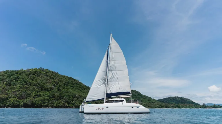 Fountaine Pajot 40 Coco — вид снаружи
