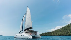 Fountaine Pajot 40 Coco — под парусом