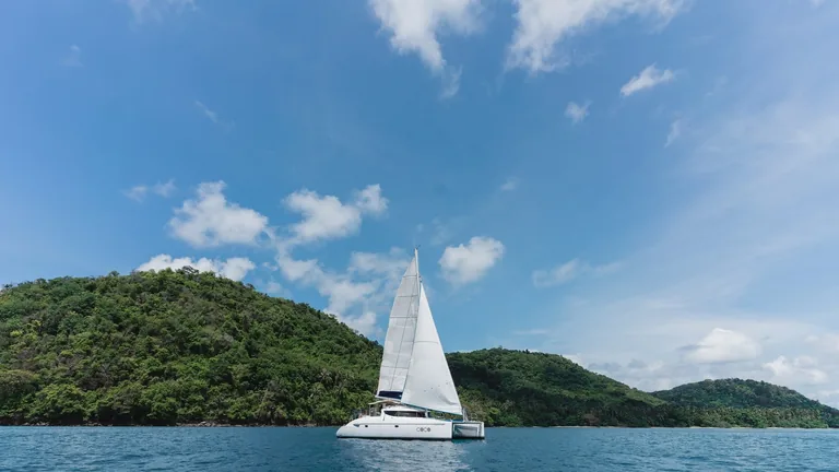 Fountaine Pajot 40 Coco — в бухте