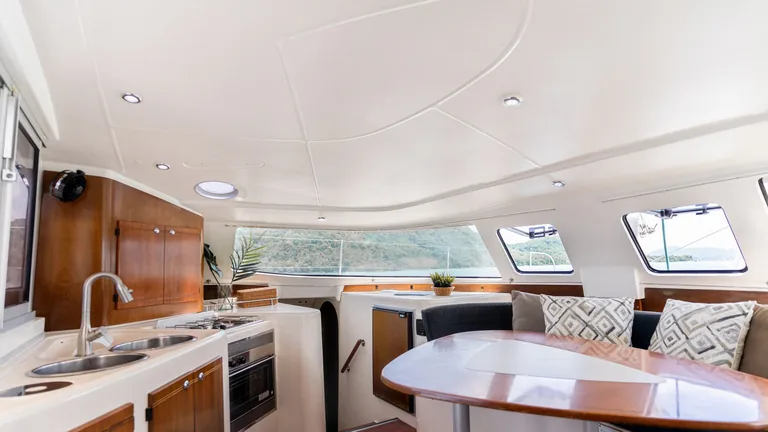 Fountaine Pajot 40 Coco — салон