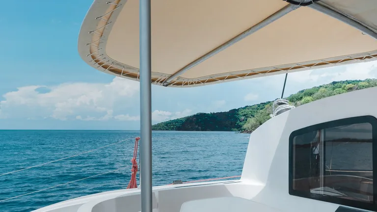 Fountaine Pajot 40 Coco — кокпит