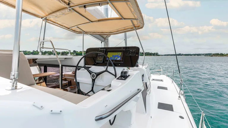 Fountaine Pajot 41 — helm station Fountaine Pajot 41 — helm station