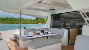 Fountaine Pajot Astrea 42 — cockpit