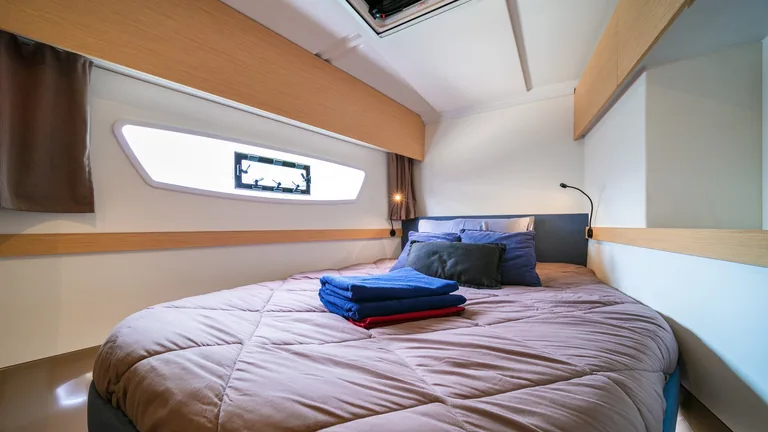 Fountaine Pajot Astrea 42 — cabin