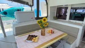 Lagoon 450 St Anna — cockpit table