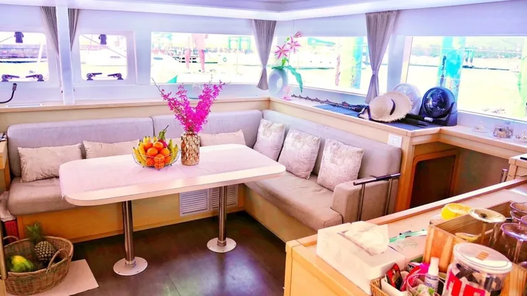 Lagoon 450 St Anna — saloon