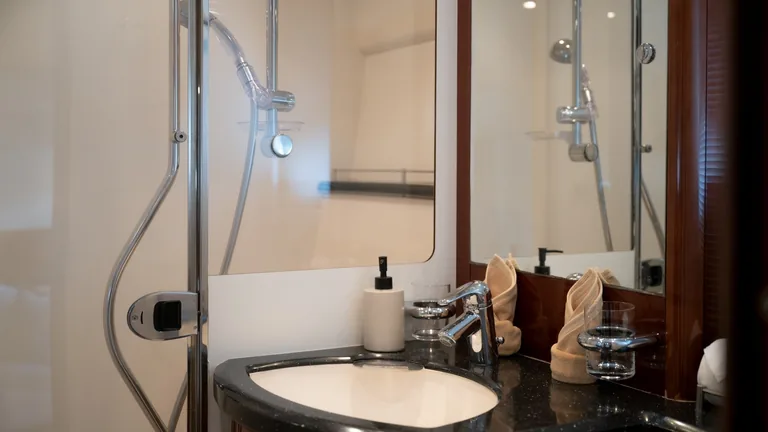 Princess V58 Clyde Legacy — bathroom