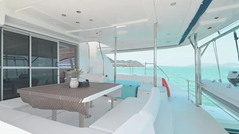Leopard 51 Se La Vie — cockpit dining table Leopard 51 Se La Vie — cockpit dining table