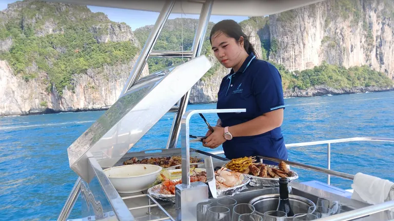 Leopard 51 Se La Vie — crew cooking the barbecue Leopard 51 Se La Vie — crew cooking the barbecue