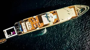Vanora 170 — палуба, вид сверху Vanora 170 — палуба, вид сверху