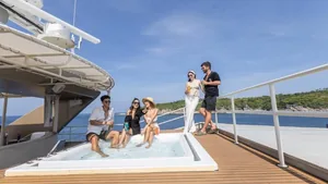 Vanora 170 — джакузи на носу Vanora 170 — джакузи на носу