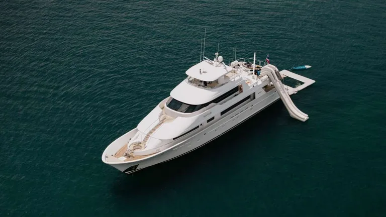 Westport 130 Sea Bear — вид с воздуха, водные игрушки Westport 130 Sea Bear — вид с воздуха, водные игрушки