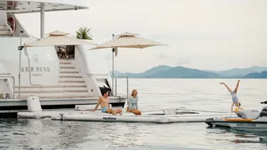 Westport 130 Sea Bear — плавучий бассейн Westport 130 Sea Bear — плавучий бассейн