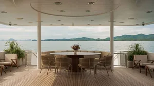Westport 130 Sea Bear — кормовая палуба Westport 130 Sea Bear — кормовая палуба