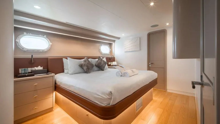 Westport 130 Sea Bear — двухместная каюта Westport 130 Sea Bear — двухместная каюта