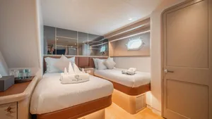 Westport 130 Sea Bear — каюта с двумя кроватями Westport 130 Sea Bear — каюта с двумя кроватями